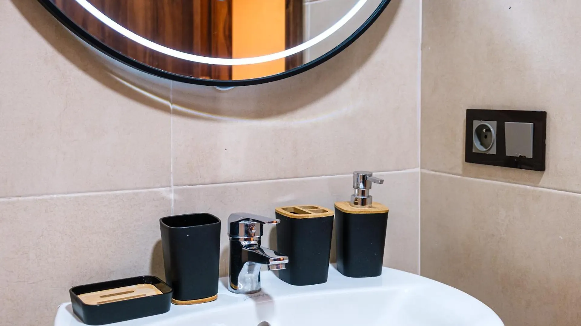 New! Modern Appart, Parking , Piscine & Fiber Wifi Gueliz Centre Marrakesh Apartment