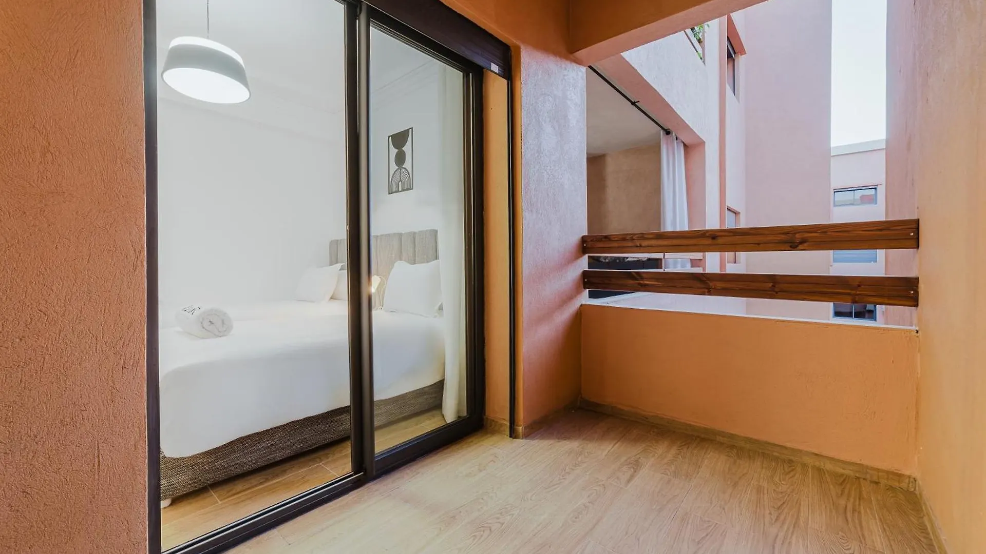 New! Modern Appart, Parking , Piscine & Fiber Wifi Gueliz Centre Marrakesh