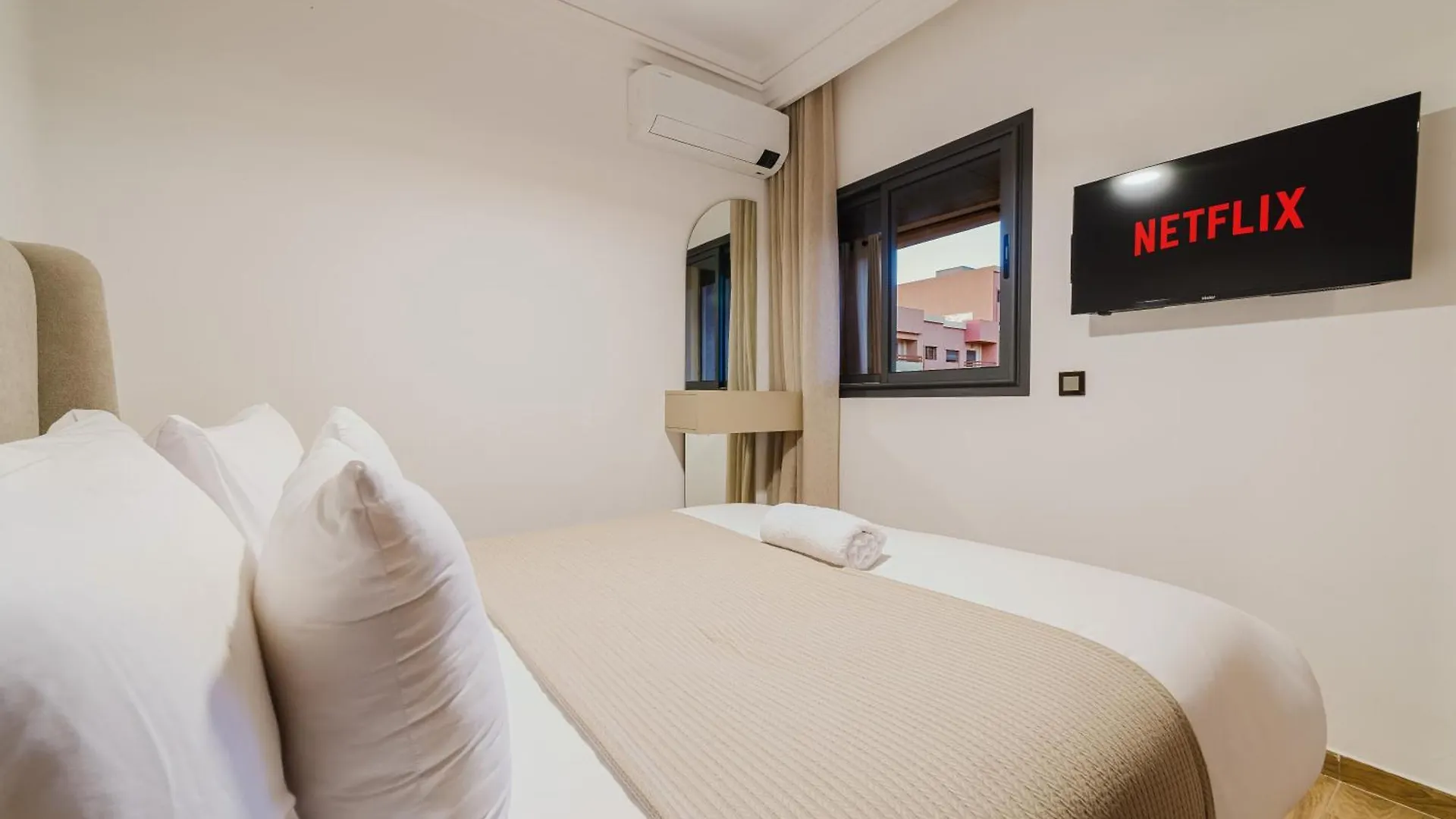 New! Modern Appart, Parking , Piscine & Fiber Wifi Gueliz Centre Marrakesh