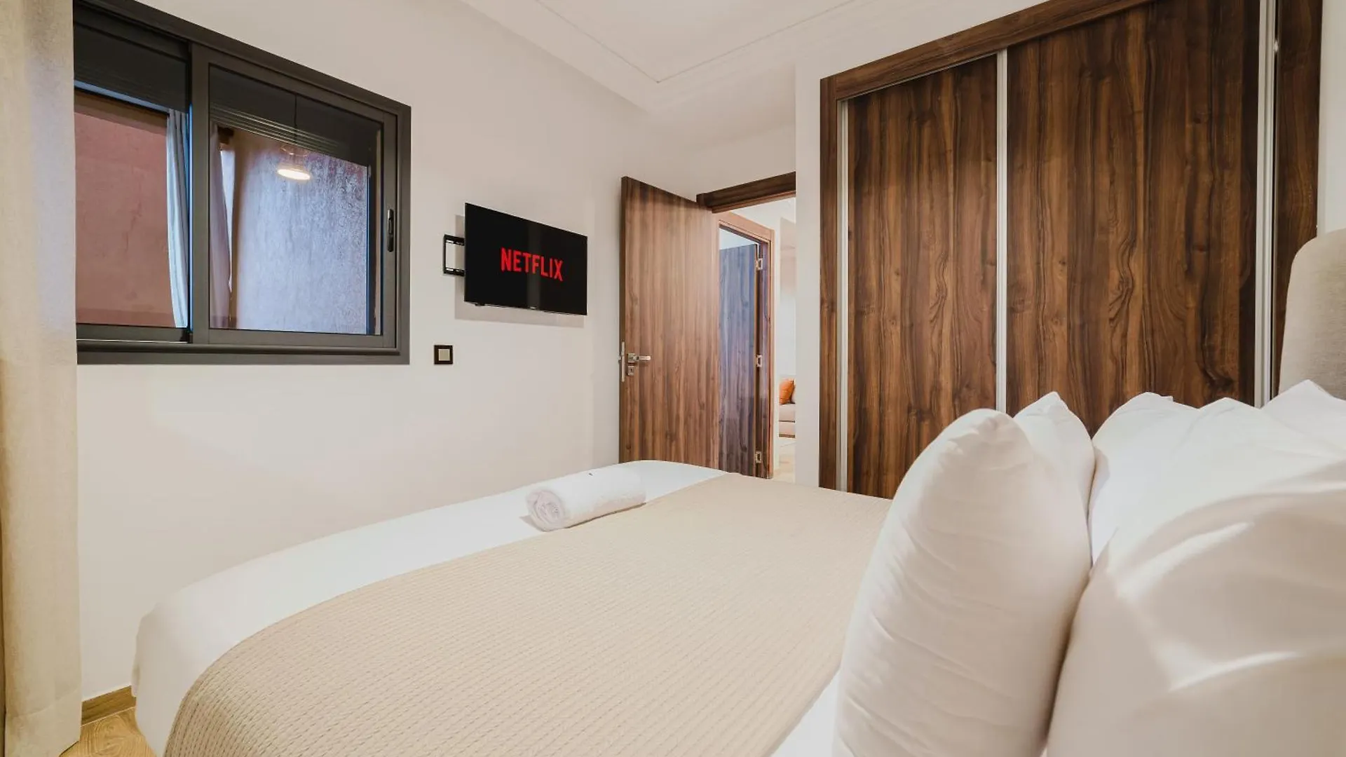 New! Modern Appart, Parking , Piscine & Fiber Wifi Gueliz Centre Marrakesh
